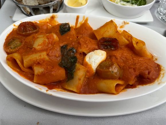 Pasta main. 
