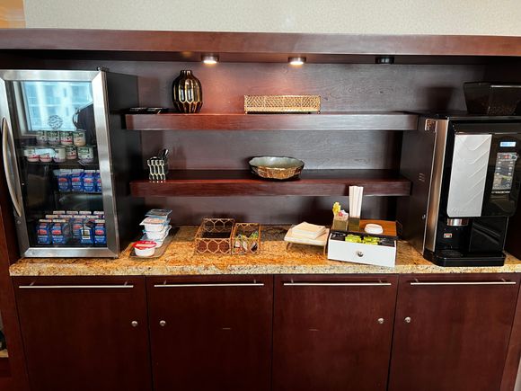 Executive lounge snacks (cookies and granola bars)