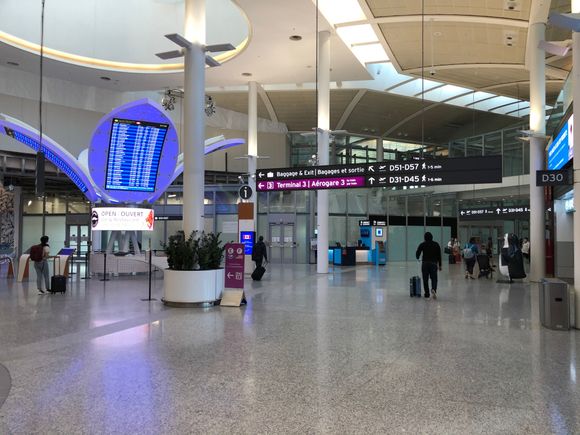 A seemingly-quiet YYZ T1 Domestic.