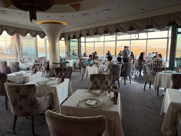Saffran dining room