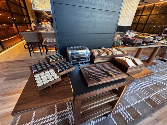 Breakfast buffet 