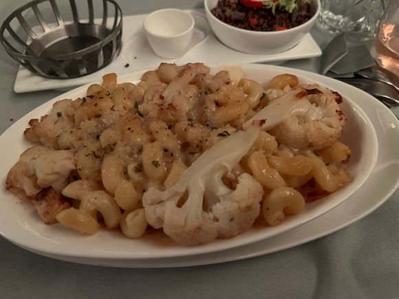 Massive portion but hardly any sauce so it’s mostly dry pasta. BA pasta dishes are usually underrated IMO, but it was disappointing both outbound and inbound this time. 