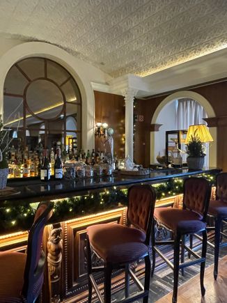 Lobby bar