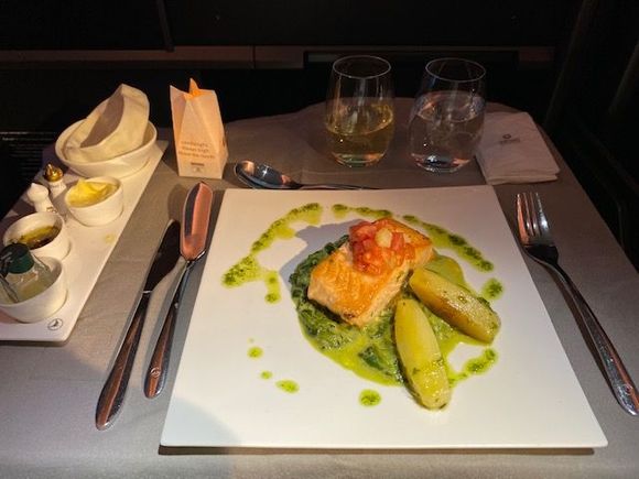 Salmon main, was a little fishy, was not dry, un-memorable otherwise