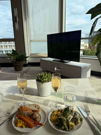 Champions League finale with evening canapés 😁