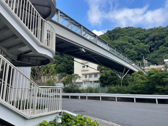 Direct access to the Shin-Kobe station 