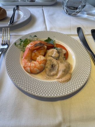 There was a miscalculation by the Cabin Crew as to the number of lobster starters on board so I was asked if I’d like the prawns from the light meal. They were pretty good actually so it wasn’t a problem. 