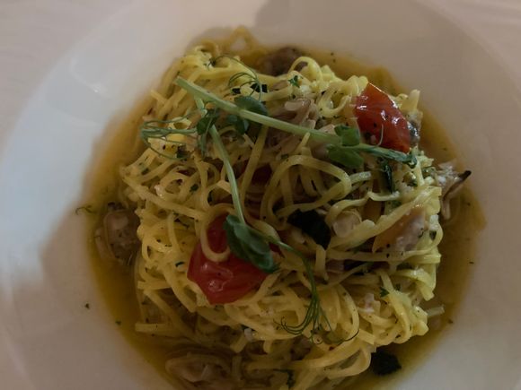 Spaghetti Chitarra Alla Vongole
Homemade spaghetti with clams, white wine, parsley, garlic, 250K