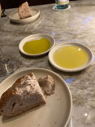 At every stage one gets to taste a different type of bread : also 2 types of olive oil are presented: the local sweet Catalonian one and the extra virgin type