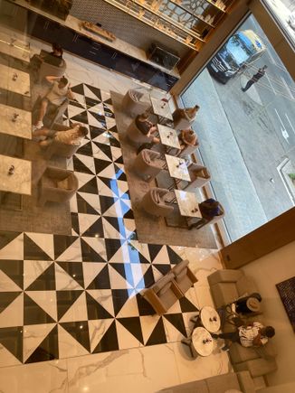 Off the lobby is the Boira coffee / tea room