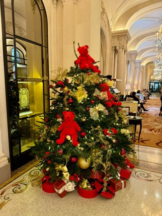 Plaza Athénée, Paris (Mini tree)