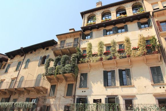 Piazza delle Erbe, Verona