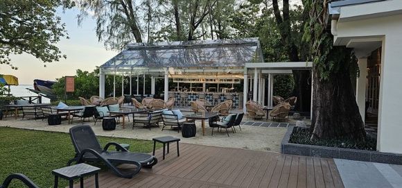 Bar area, closer up, nice glass roof