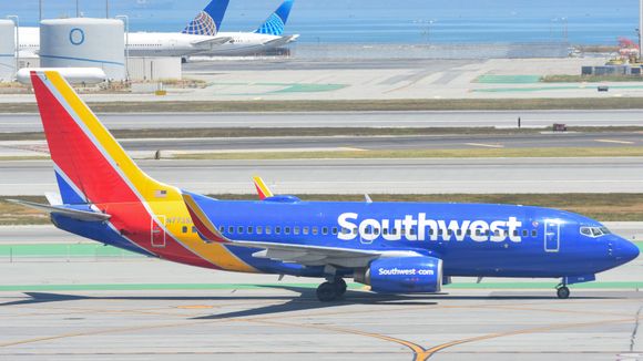 Southwest Airlines / N773SA / 737-700