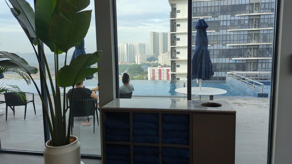 Rooftop pool - day