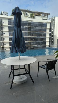 Rooftop pool - seating