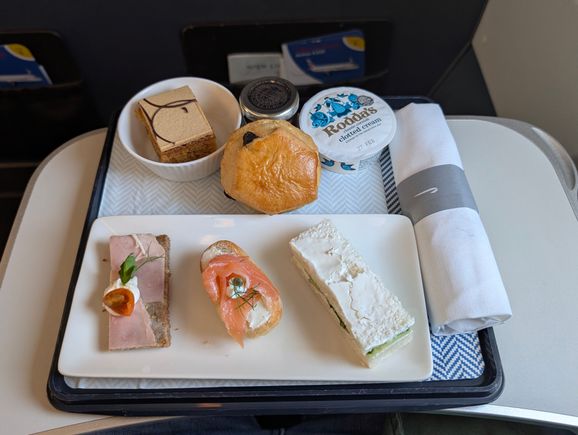 BA591 MXP-LHR afternoon tea. Unimpressive Do&Co setup.