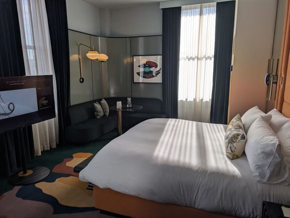 King corner room