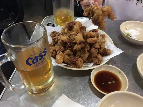 One of my wife's favorite pub in Seoul. Very retro and and the deep fried spicy chicken gizzard was fantastic!