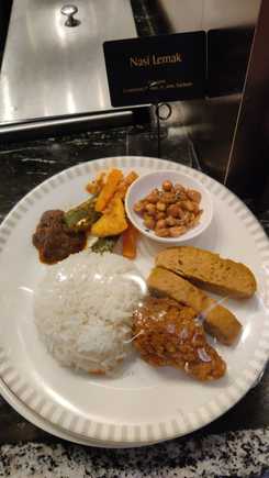 No Singaporean would have nasi lemak at night. Its a breakfast dish