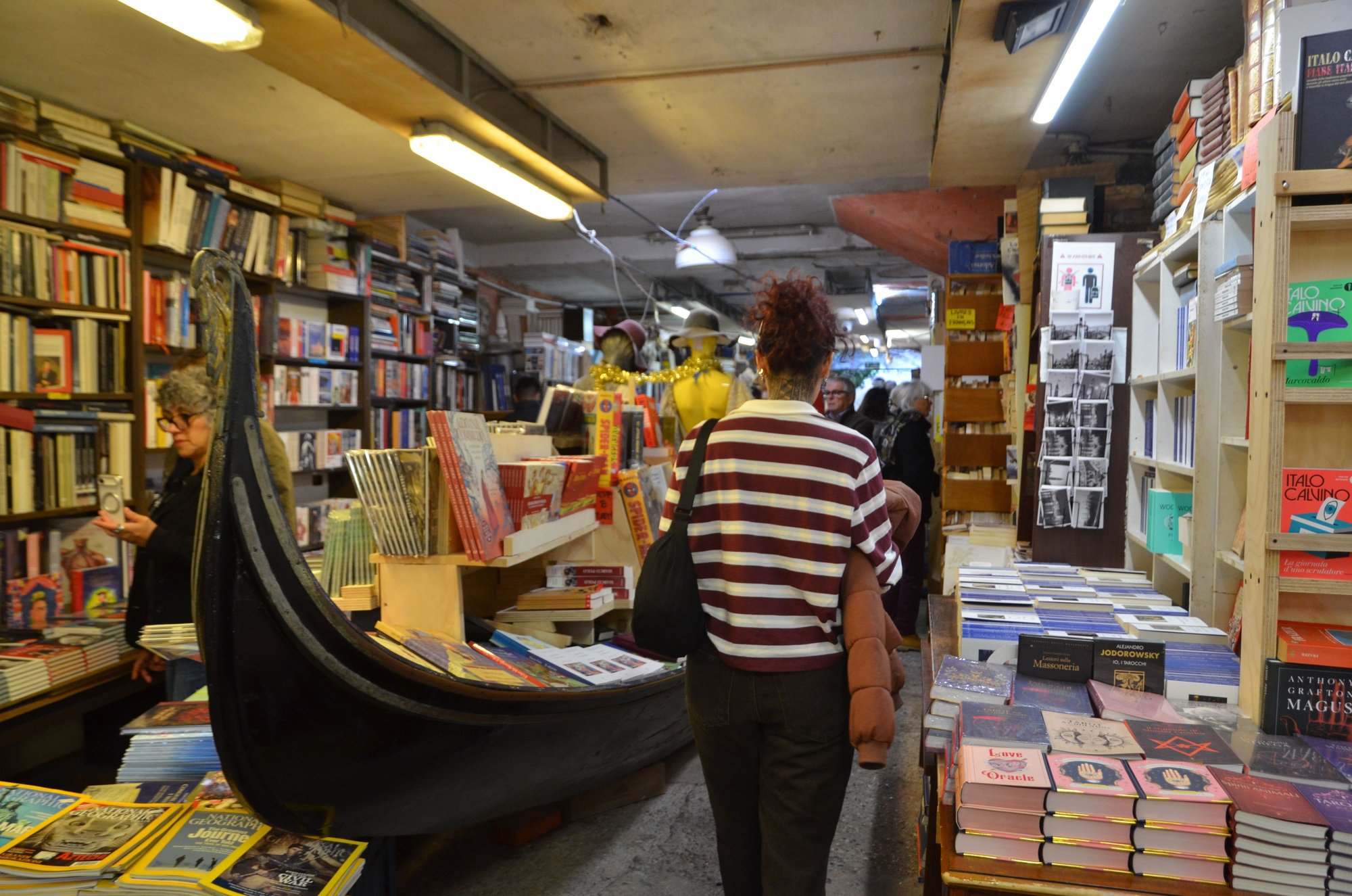 A book shop with a gondola!