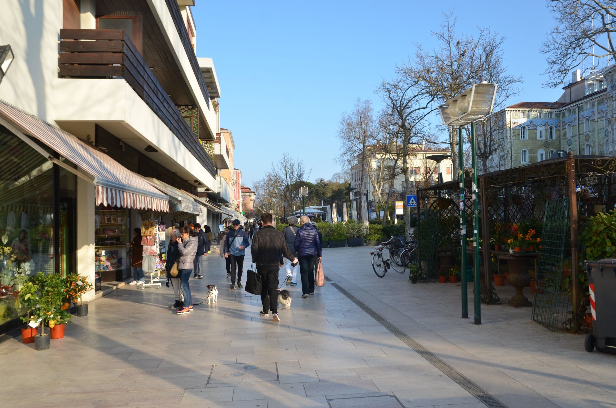 passegiata at Lido's main street