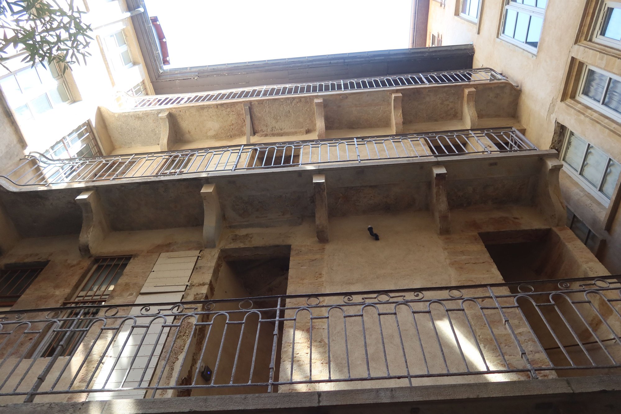 Traboule Apartments