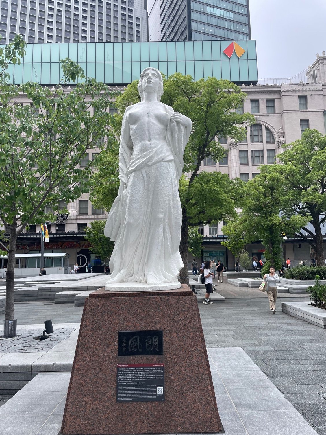 This lady greeted us on the walk to the Apple Store
