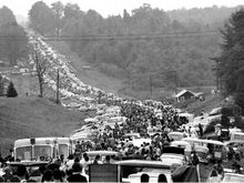 Traffic going to Woodstock. I was trying to spot Fra_Diavolo !!