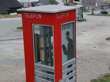 On the way back to the bridge we stumbled upon this postbox operating as a book swapping library 