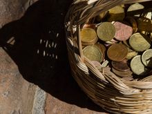 I've been itching to display our Tropea rental Villa Bragho. The online photos do not do it justice - so we will. It was uncheap and could fairly be described as a splurge. Mrs Z and I had to save our coins. 