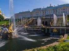 Peterhof Palace and the magnificent fountains 