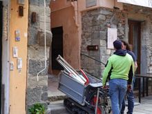 I always wondered how they got bulky items up to the higher parts of the town. These little carts, with catepillar traction, are the answer.