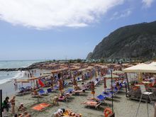 Things were pretty busy in Monterosso by lunch time