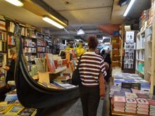 A book shop with a gondola!