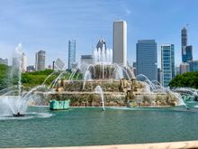 Buckingham Fountain in Grant Park, even prettier lit up at night 