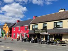 Beautiful Sneem storefront 