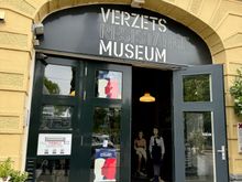 The resistance museum was very interesting. They put up no fight when the Nazis crossed their borders. This museum examined the Dutch reaction in a most objective way.