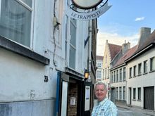 After a pizza dinner, during which I had to sample yet another beer, we made our way to the storied place, which has been serving beer for centuries in its cellar.