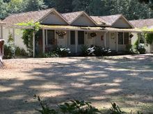 Nice little cottages that look out on the lake.