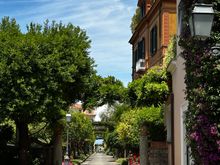 Entrance to the hotel, at the end of a long pathway leading from Piazza Tasso