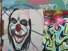 Creepy clown reminds me of Stephen King's "It"!!!