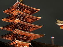 5 layer pagoda, very pretty at night.