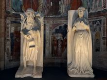 There are many figures in the Battistero that represent the months, seasons and signs of the zodiac. 