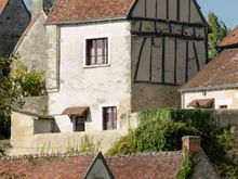 For ever-changing views, visitors should walk all the way to the Gardener's Bridge. Montresor has preserved its historic past well and there were some dreamy waterside residences. i don't mean the monied kind. instead the appeal is more location-based and I dunno, 'folksy'.