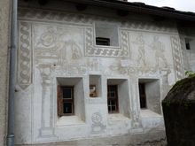 Sgraffito etching on facade 