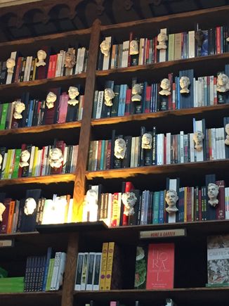 Look at the markers. This is in Percy’s picture #2, the Harry Potter bookstore in Porto ( not the Portuguese name).