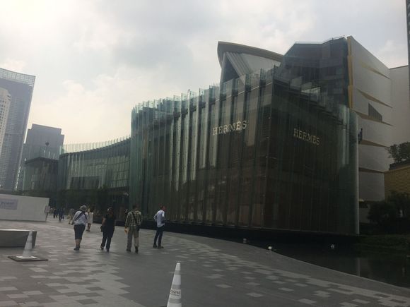On a sunny day, this deck area where the boats land will be brutally hot. 
