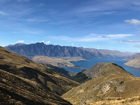 Hiking to the Ben Lomond saddle 