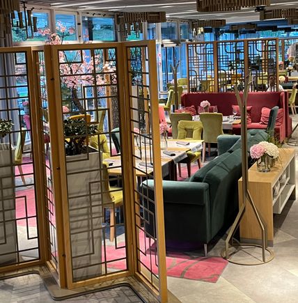 Look at this restaurant….color everywhere 
Congratulations to the decorator of this fun space